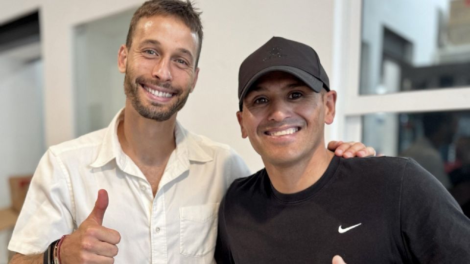 Sergio Canales posa junto a Humberto Suazo en El Barrial