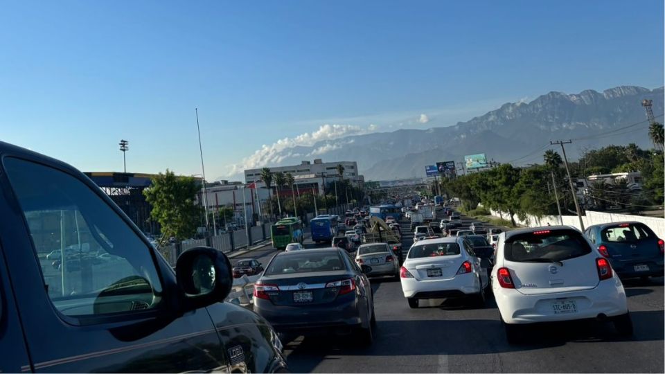 Tráfico en la avenida Manuel L. Barragán