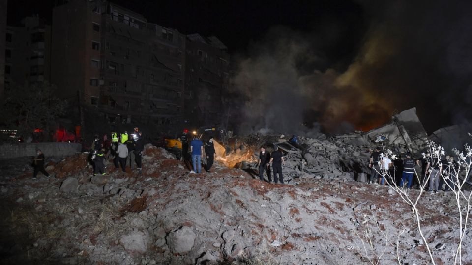 Israel bombardea edificios en Hezbolá.