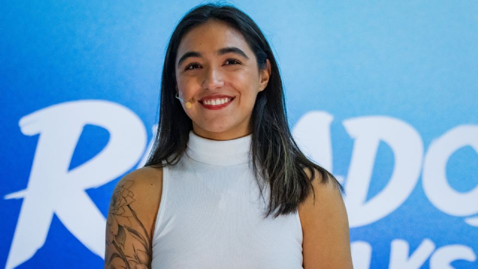 Ana Paula Vázquez compartió su experiencia y motivó a los jóvenes a buscar ayuda profesional cuando la necesiten.