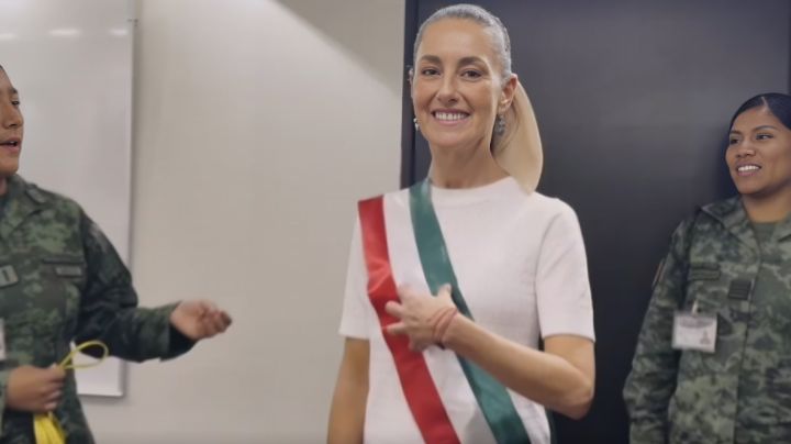 Claudia Sheinbaum se mide la banda presidencial