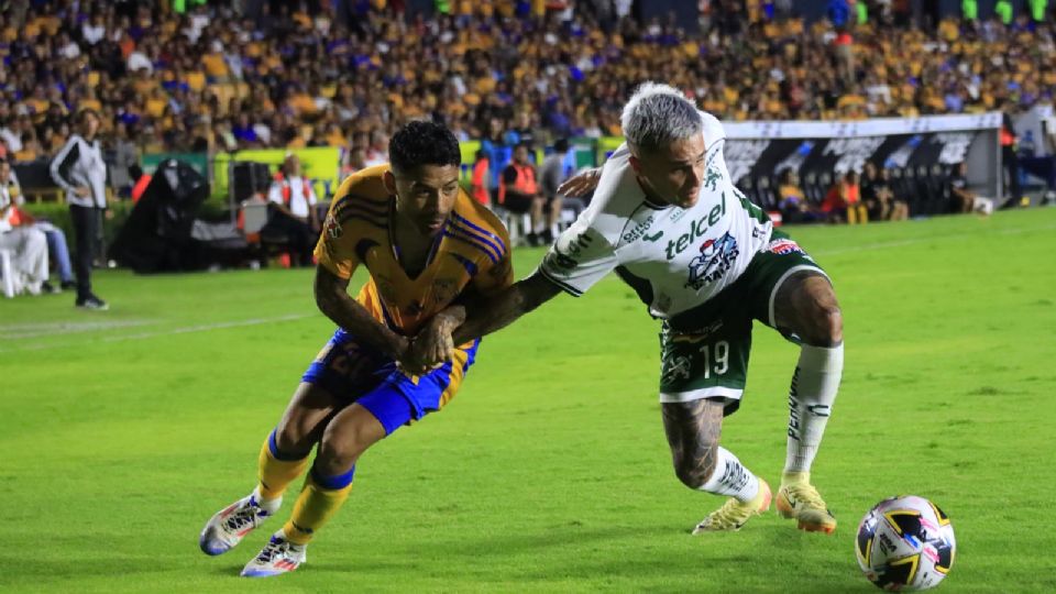 Memes y críticas: Las redes sociales estallan por el arbitraje en Tigres vs León