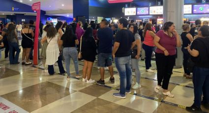 Regios hacen largas filas para ver la final de La Casa de los Famosos en el cine