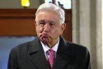 AMLO llora al escuchar canción dedicada en su última mañanera