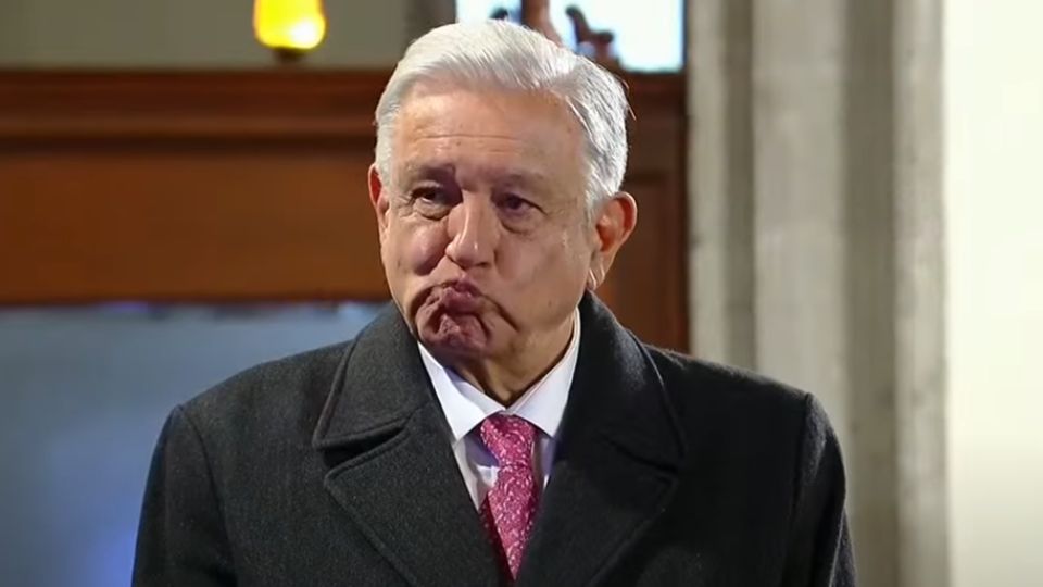 Presidente López Obrador llora en su última rueda de prensa