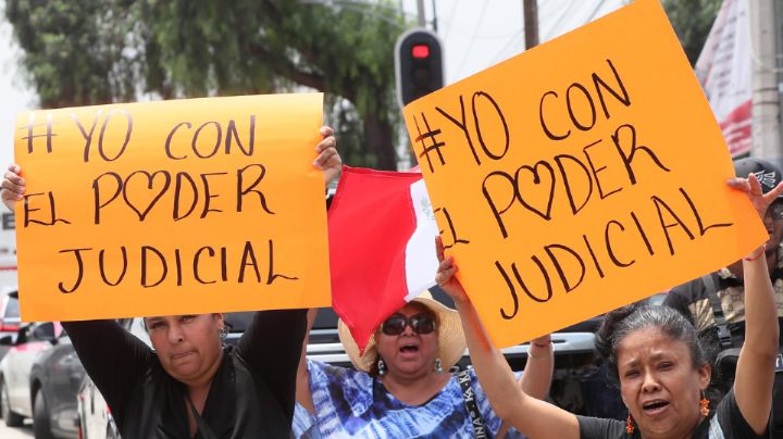 Trabajadores del Poder Judicial protestan en el Senado contra reforma de AMLO