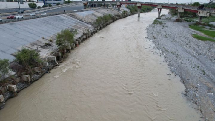 Lluvias 'reviven' la corriente de agua en el río Santa Catarina