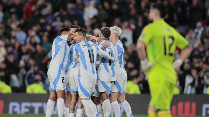 Argentina golea a Chile y se afianza como líder de las Eliminatorias