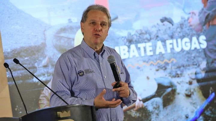 Reaparece director de AyD para pedir una millonada para obras