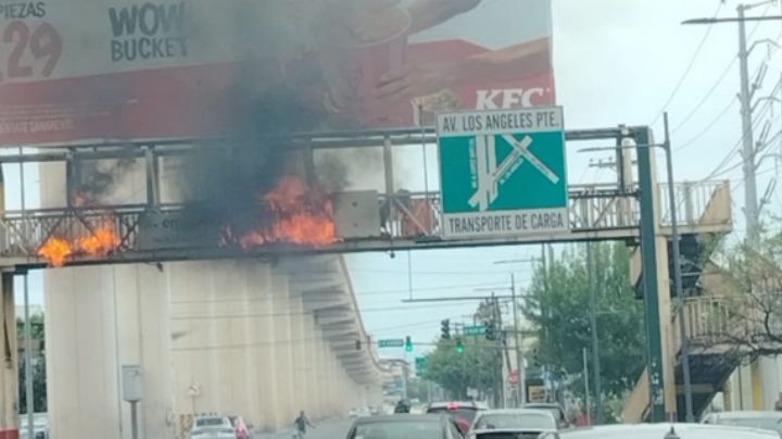 Se incendia puente peatonal de la avenida Félix U. Gómez en Monterrey