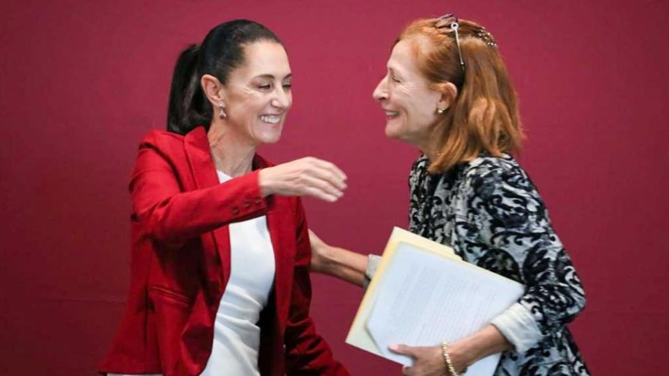 Claudia Sheinbaum (izq.) felicita a Tatiana Clouthier | Facebook / Claudia Sheinbaum