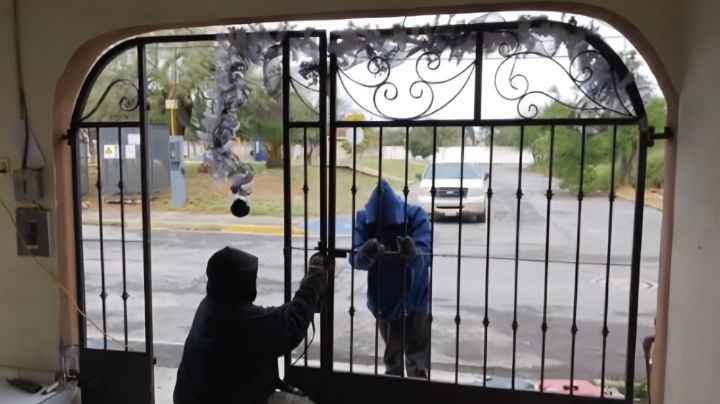 Reparan portón dañado de la casa con la que choco patrulla en San Nicolás