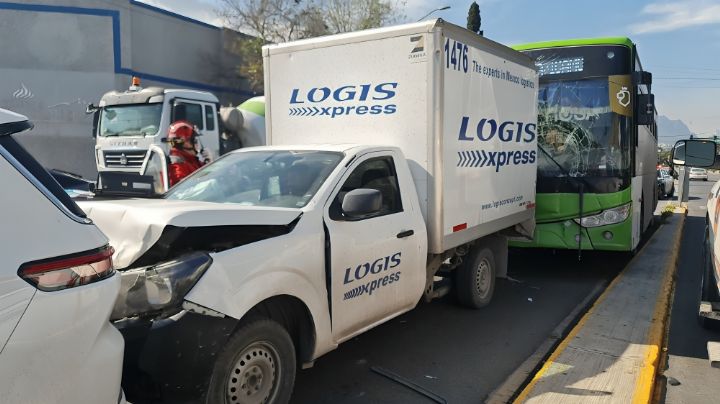 Camión de la ruta 338 provoca choque múltiple en San Pedro; una mujer resulta lesionada