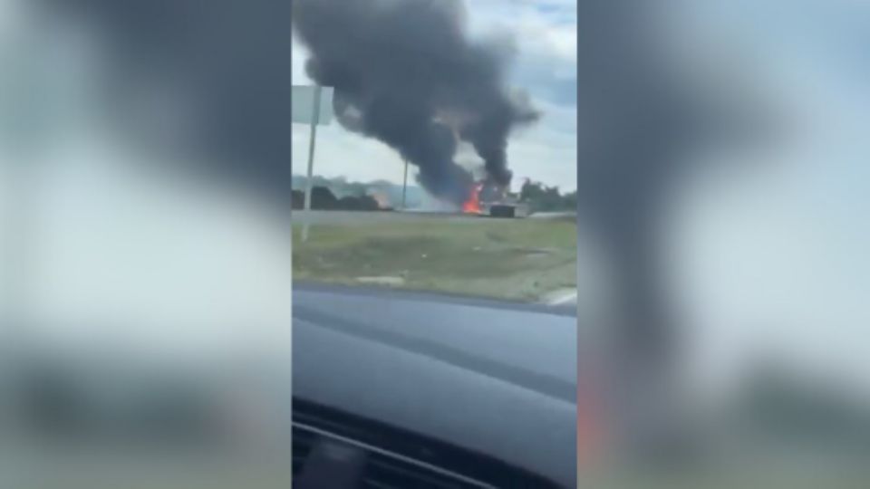 Fuerza Civil informó que bloqueo tuvo lugar en la Carretera Nacional,a la altura del municipio de Hualahuises, NL.