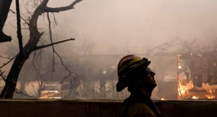 Cientos de presos arriesgan sus vidas en combate a incendios de Los Ángeles