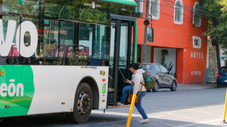 Camión urbano en Monterrey.