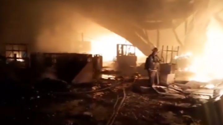 Incendio en una bodega deja 4 lesionados en Escobedo