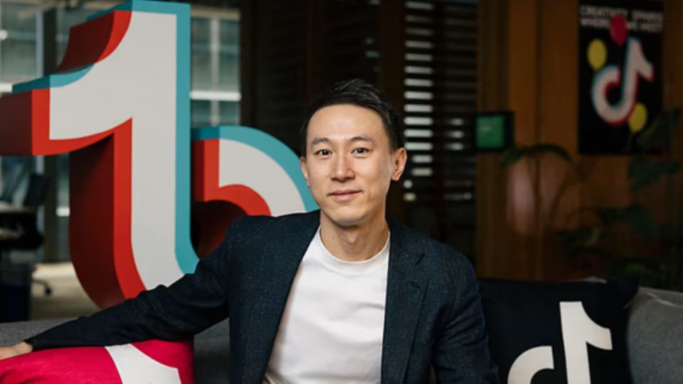 Shou Zi Chew, director ejecutivo de TikTok, agradeció al presidente electo de EU, Donald Trump, su intención para que esta red social siga presente en suelo estadounidense.