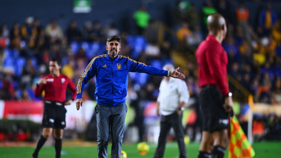 El técnico de Tigres se muestra cauteloso sobre los rumores de refuerzos y salidas en el equipo.