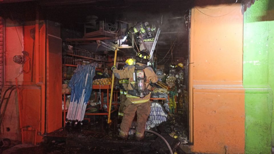 Incendio en bodega de Monterrey.