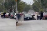 Vecinos desatan riña; pelean con piedras, bloques y atropellan, en Guadalupe