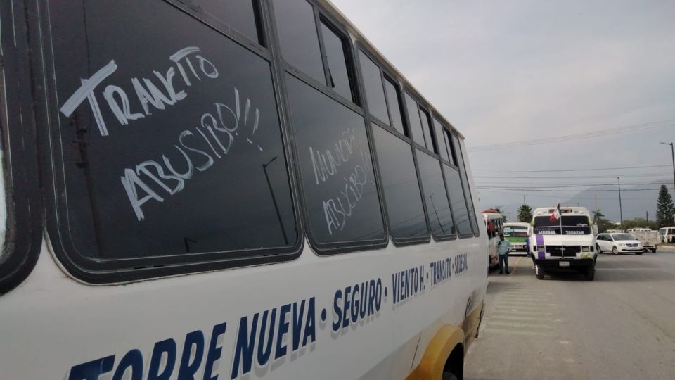 Operadores del transporte público en Ciudad Victoria hacen pintas en sus unidades