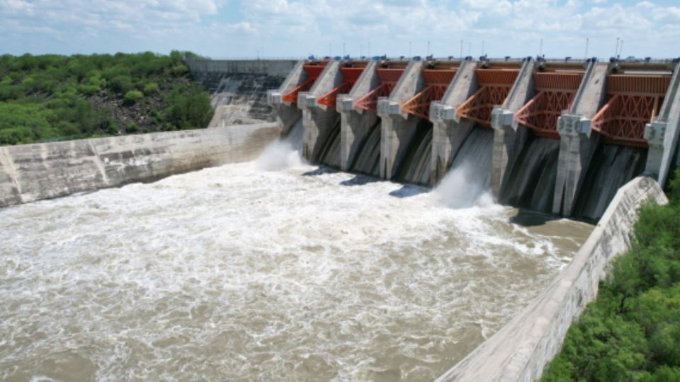 Las compuertas de la presa El Cuchillo estuvieron abiertas desde el pasado 7 de enero y fueron cerradas hasta este 20 de enero, luego de trasvasar 132 hectómetros cúbicos de agua.