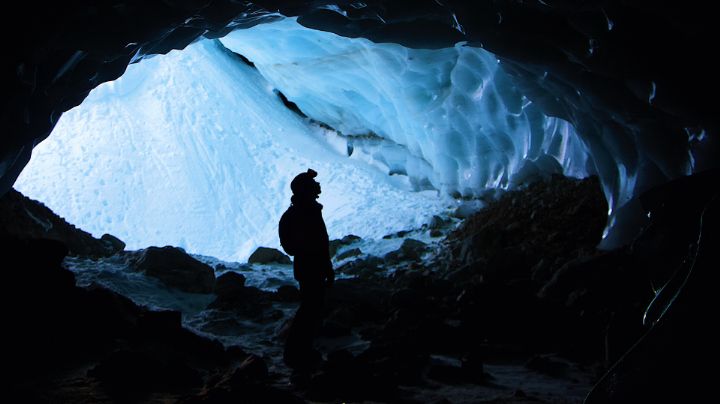 Son altos y con cara humana: Filtran presunto hallazgo extraterrestre en cueva de la Antártida