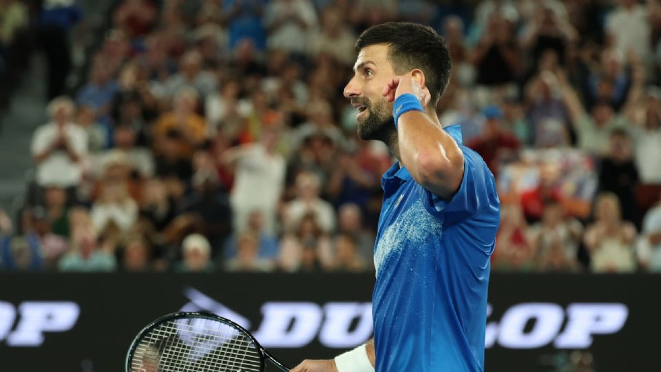 Djokovic aplasta a Alcaraz y avanza en el Abierto de Australia