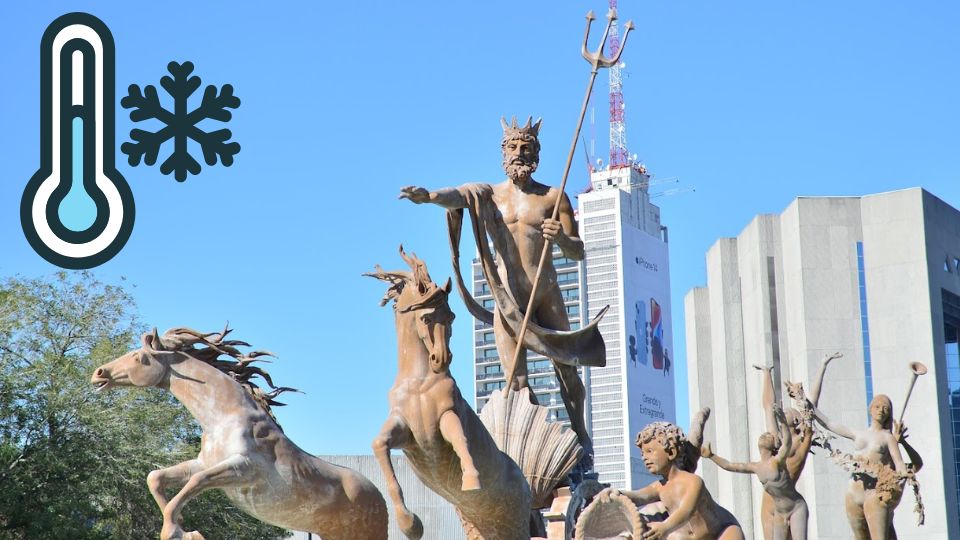 Fuente de Neptuno amanece congelada por helada