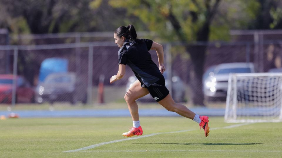 Anika Rodríguez regresa a los entrenamientos con Tigres Femenil tras su lesión