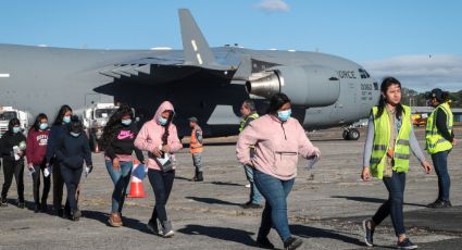 México negó entrada a avión militar de EU con migrantes deportados, según NBC