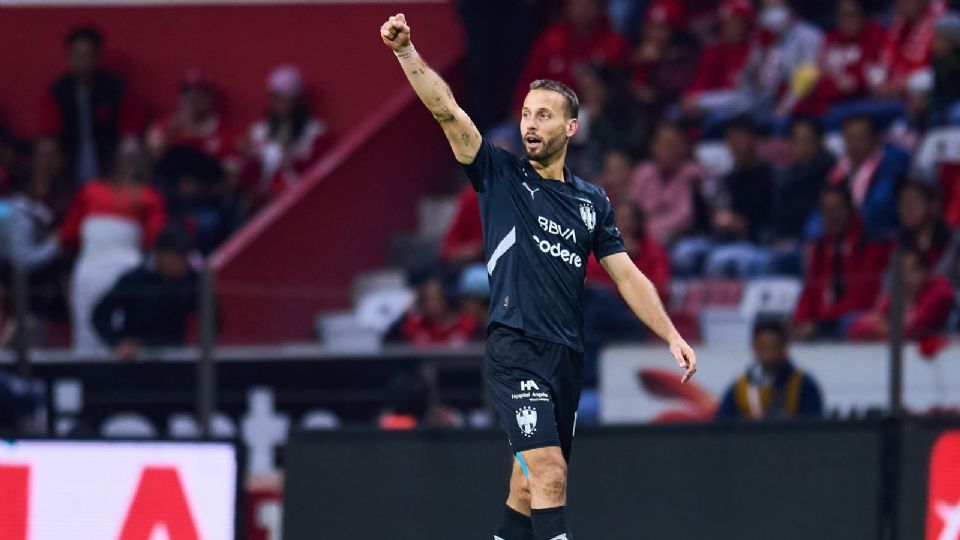 Canales se compromete a seguir marcando goles para ayudar a niños en necesidad.