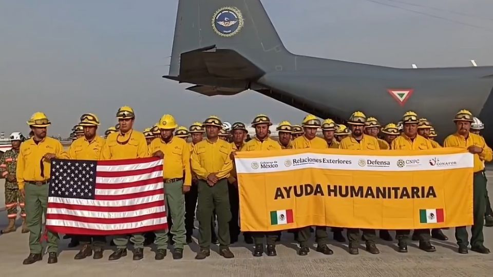 Brigada mexicana regresa a México tras dos semanas de combatir los incendios de Los Ángeles.