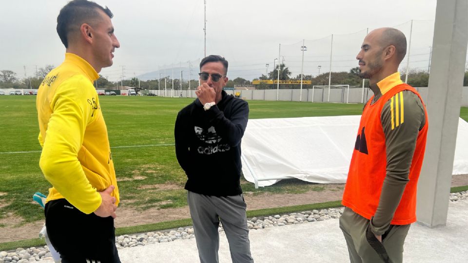 Lucas Lobos, ídolo auriazul visitando instalaciones de Tigres