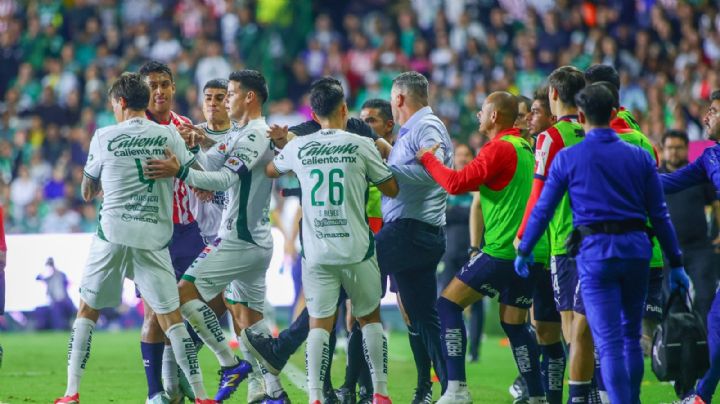 Óscar García se disculpa por agredir a James Rodríguez en pleno partido