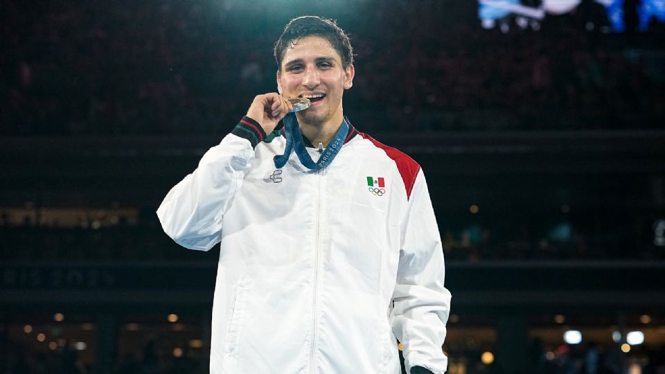 Marco Verde deja el boxeo amateur y se une al profesionalismo con Eddy Reynoso