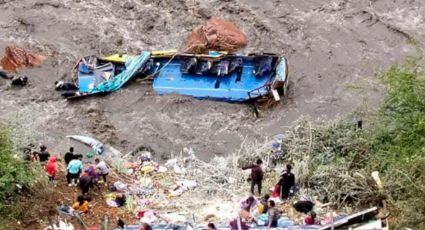 Caída de autobús a barranco deja 6 muertos y 25 heridos en Perú