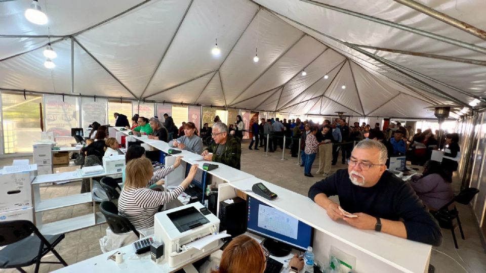 Habitantes de Santa Catarina acuden a pagar el impuesto predial 2025.