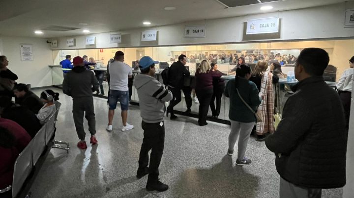Se forman filas en el ICV por últimos días de descuento en pago del refrendo