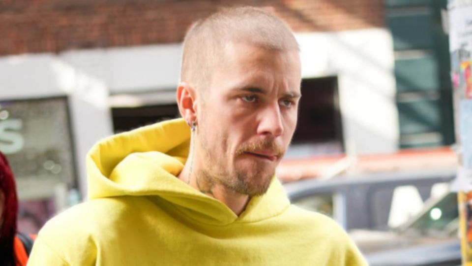 En las últimas horas, el cantante canadiense Justin Bieber ha sido objeto de críticas en redes sociales debido a su apariencia física, mientras que otros usuarios lo han defendido.