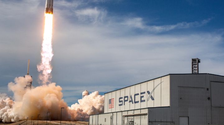 FBI investiga amenazas de atentado contra la sede de SpaceX en Texas