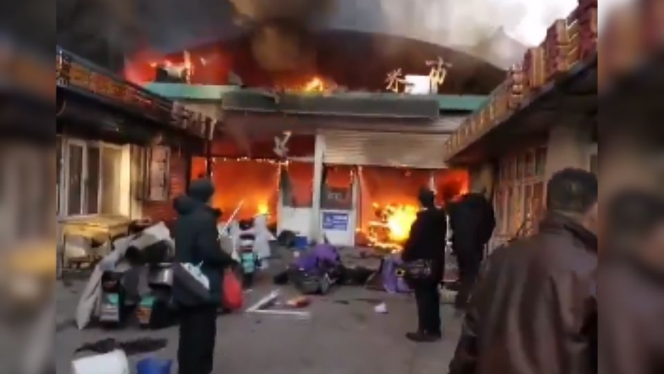 Incendio en mercado de China.