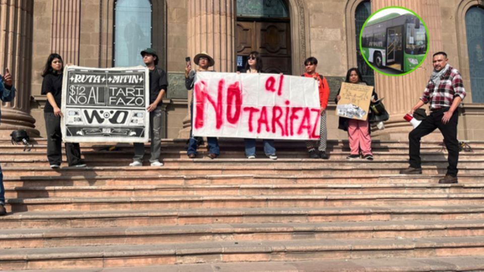 El grupo de 50 personas partieron del Mercado Juárez a las 13:00 horas, recorrieron Juárez, Padre Mier y Zaragoza hasta llegar al Palacio de Gobierno a las 15:00 horas.