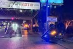 Conductora pierde el control y se impacta contra Audi; auto queda volcado en Guadalupe