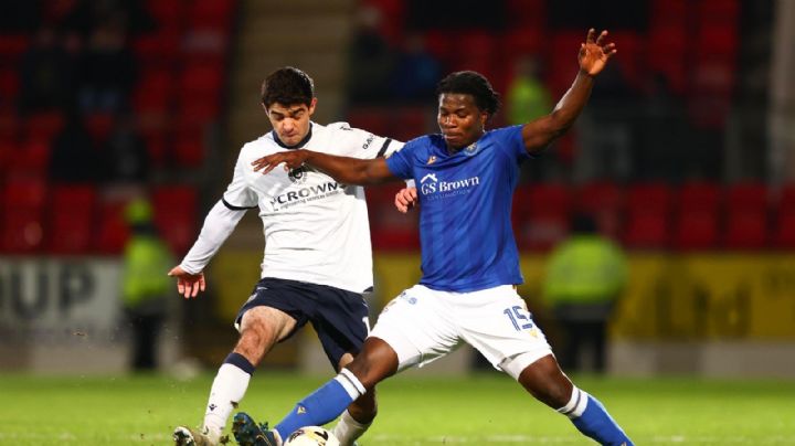 El ex rayado César Garza debutó en Escocia con el Dundee FC