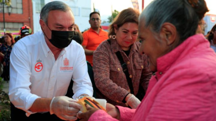 Celebran en Guadalupe el Día de Reyes con una rosca de 42 metros de largo