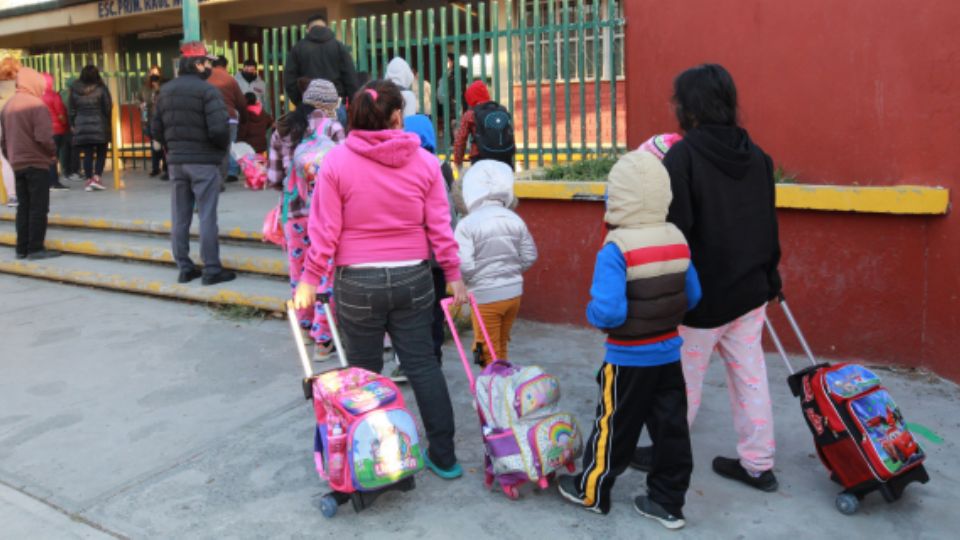 Regreso a clases con bajas temperaturas.