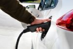 Venta de autos eléctricos e híbridos aumenta un 56% con respecto a 2023