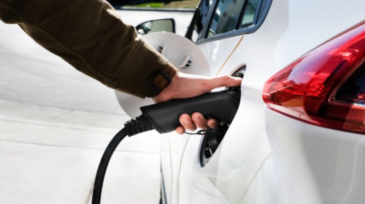 Venta de autos eléctricos e híbridos aumenta un 56% con respecto a 2023